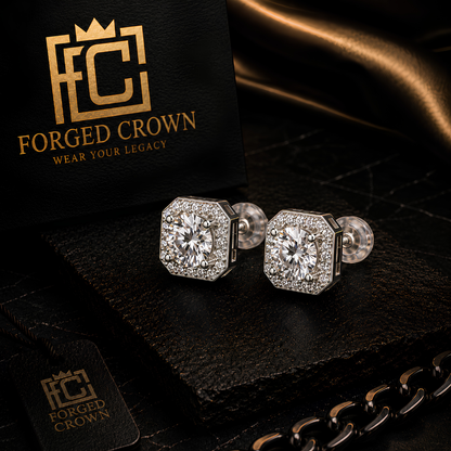 Close‑up of precision‑cut moissanite center stone surrounded by rose‑heart design