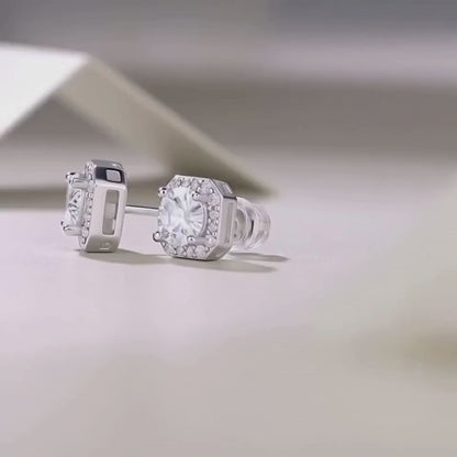 Moissanite stud earrings displayed in 15 sec video with platinum‑plated S925 setting.